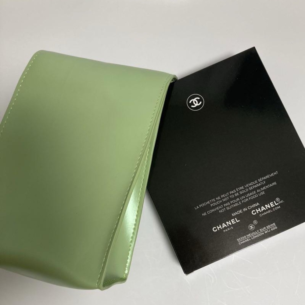 NWT- Chanel Beauty Makeup Takeaways- The City Break Bag - Picture 3 of 4